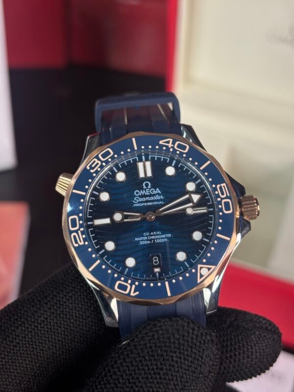Omega Seamaster Diver 300m Blue-Rosegold - Image 3