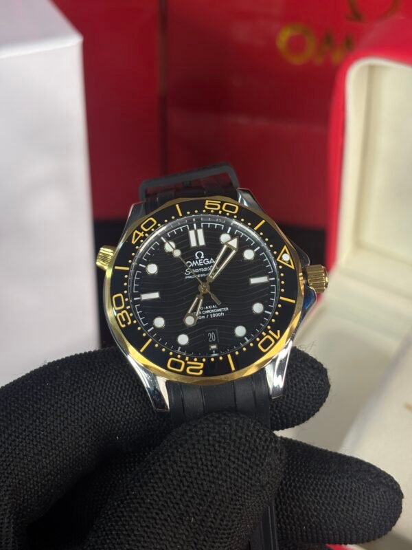 Omega Seamaster Diver 300M Black-Yellow Gold - Image 3