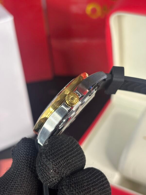 Omega Seamaster Diver 300M Black-Yellow Gold - Image 7