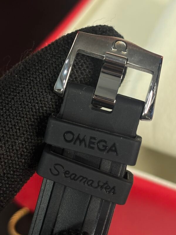 Omega Seamaster Diver 300M Black-Yellow Gold - Image 4