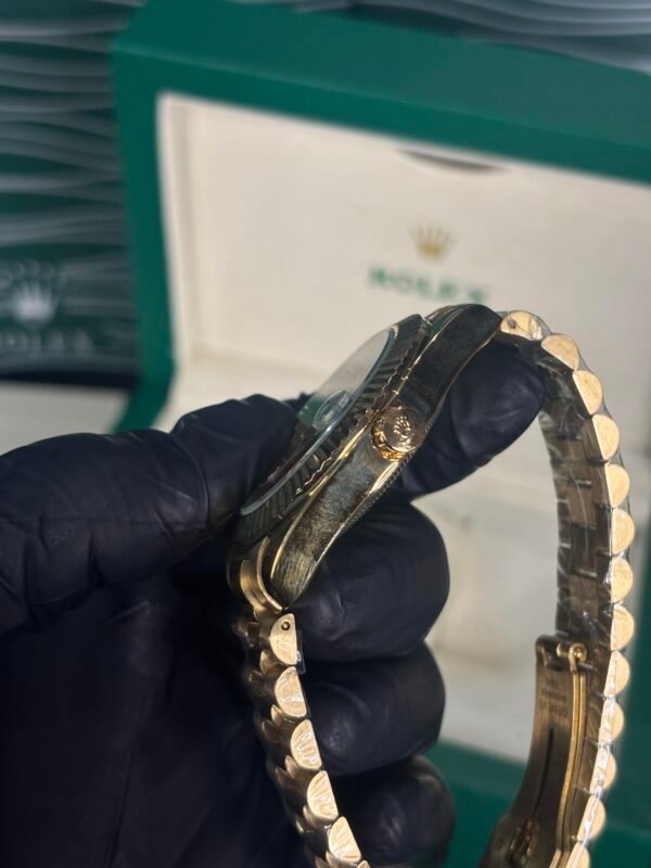 Rolex Oyster Perpetual Day-Date 40 Gold-Green Dot Dial - Image 7