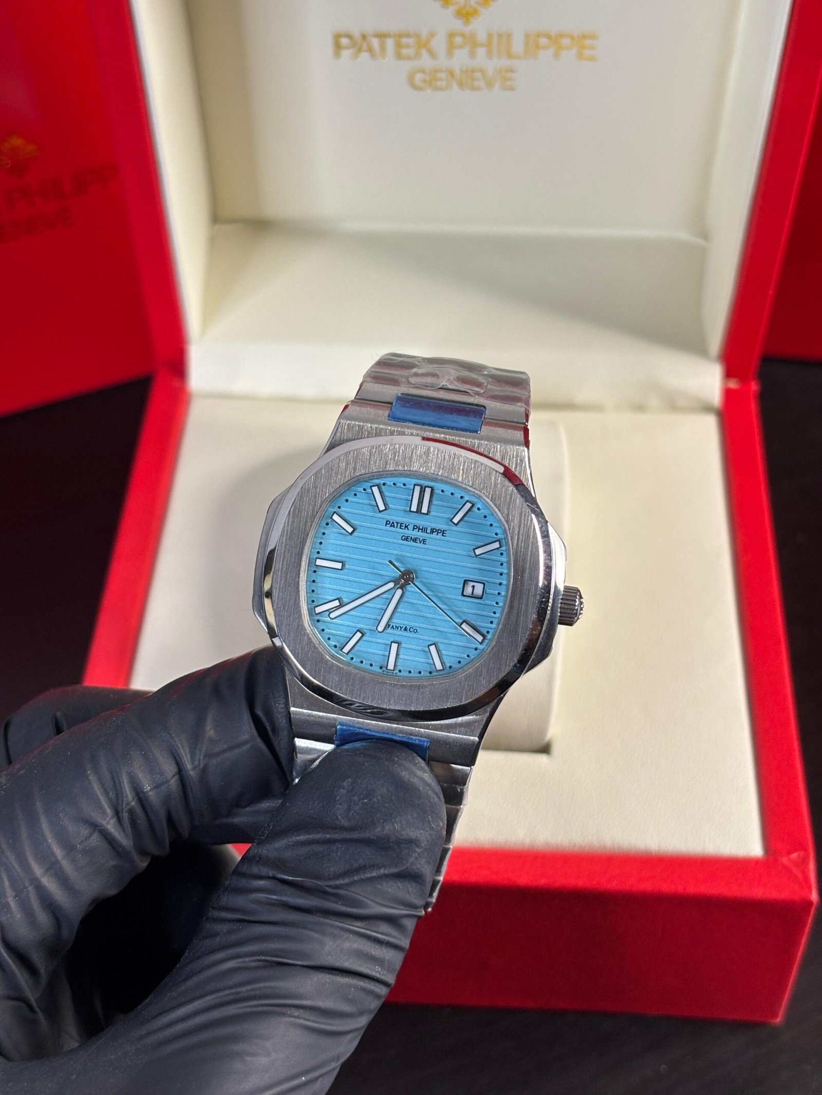 Patek_Philippe Nautilus Silver-Tiffany Blue