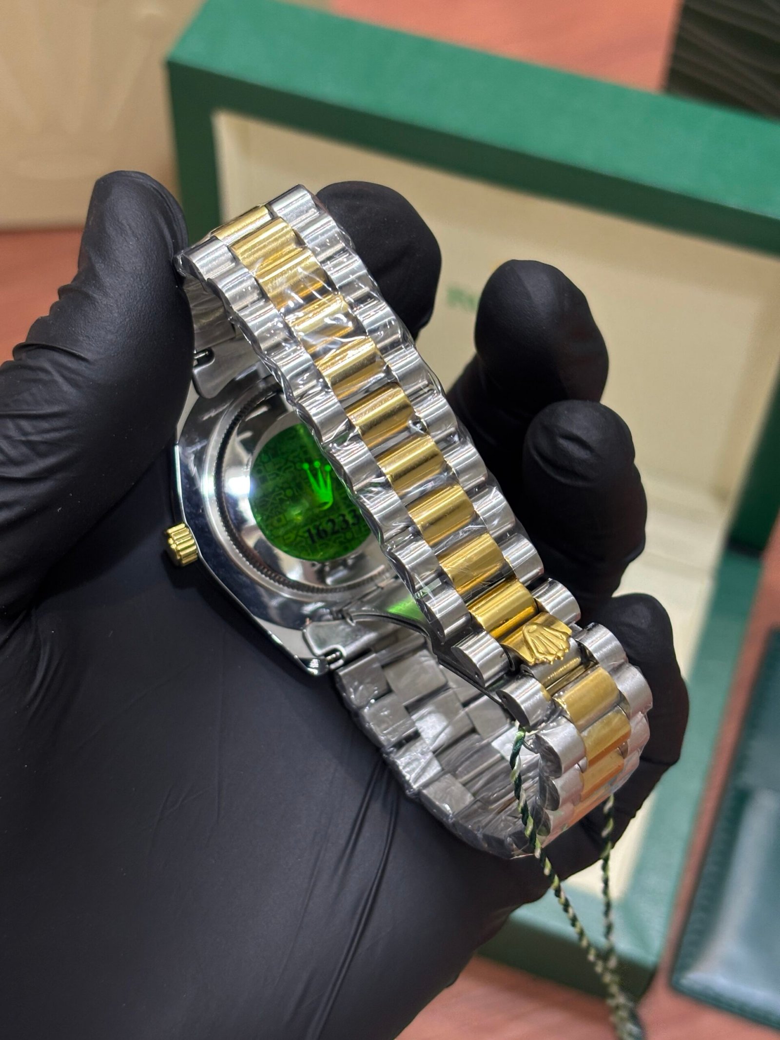 ROLEX OYSTER PERPETUAL DAY DATE - Image 4