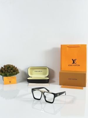 Louis Vuitton 1502 Gold Black Frame