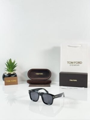 TOMFORD 259 BLACK