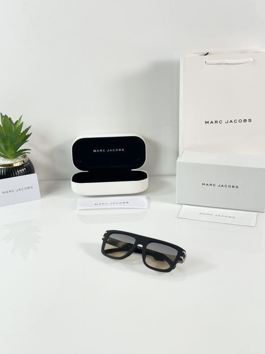 Marc Jacobs 1004 Black Orange DC - Image 3