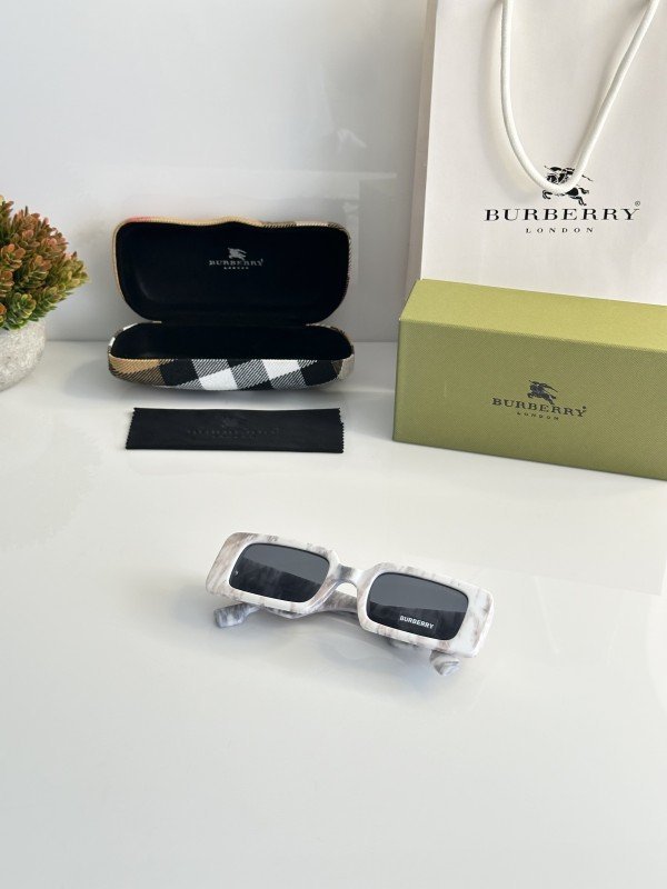 Burberry WMNS 11089 Marble Black - Image 4