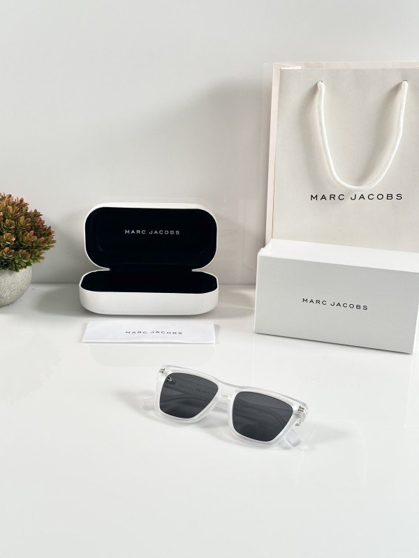 Marc Jacobs 1002 Ice Black - Image 3