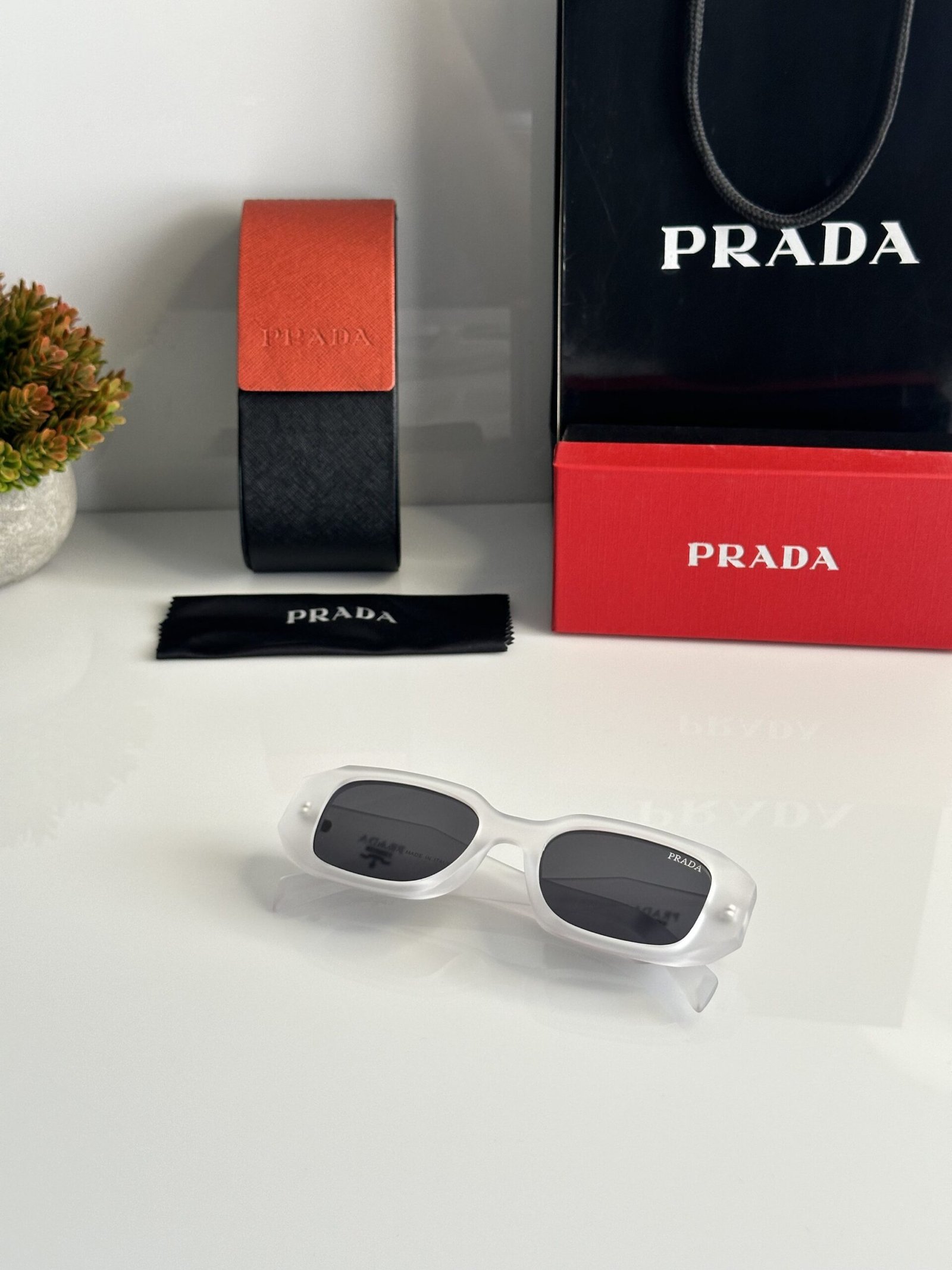 Prada 8679 Ice Black - Image 4