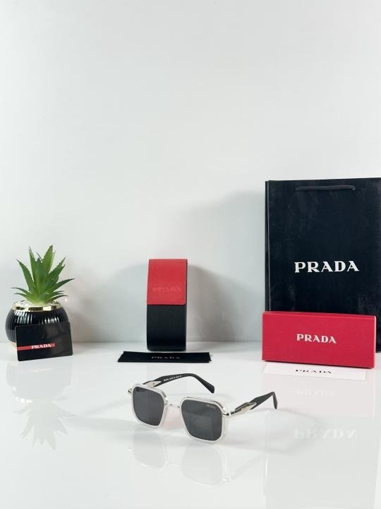Prada_792_Ice_Black