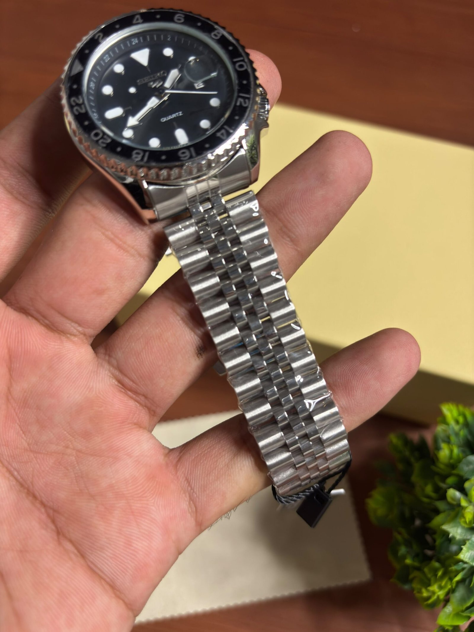 SEIKO GMT SILVER BLACK - Image 3