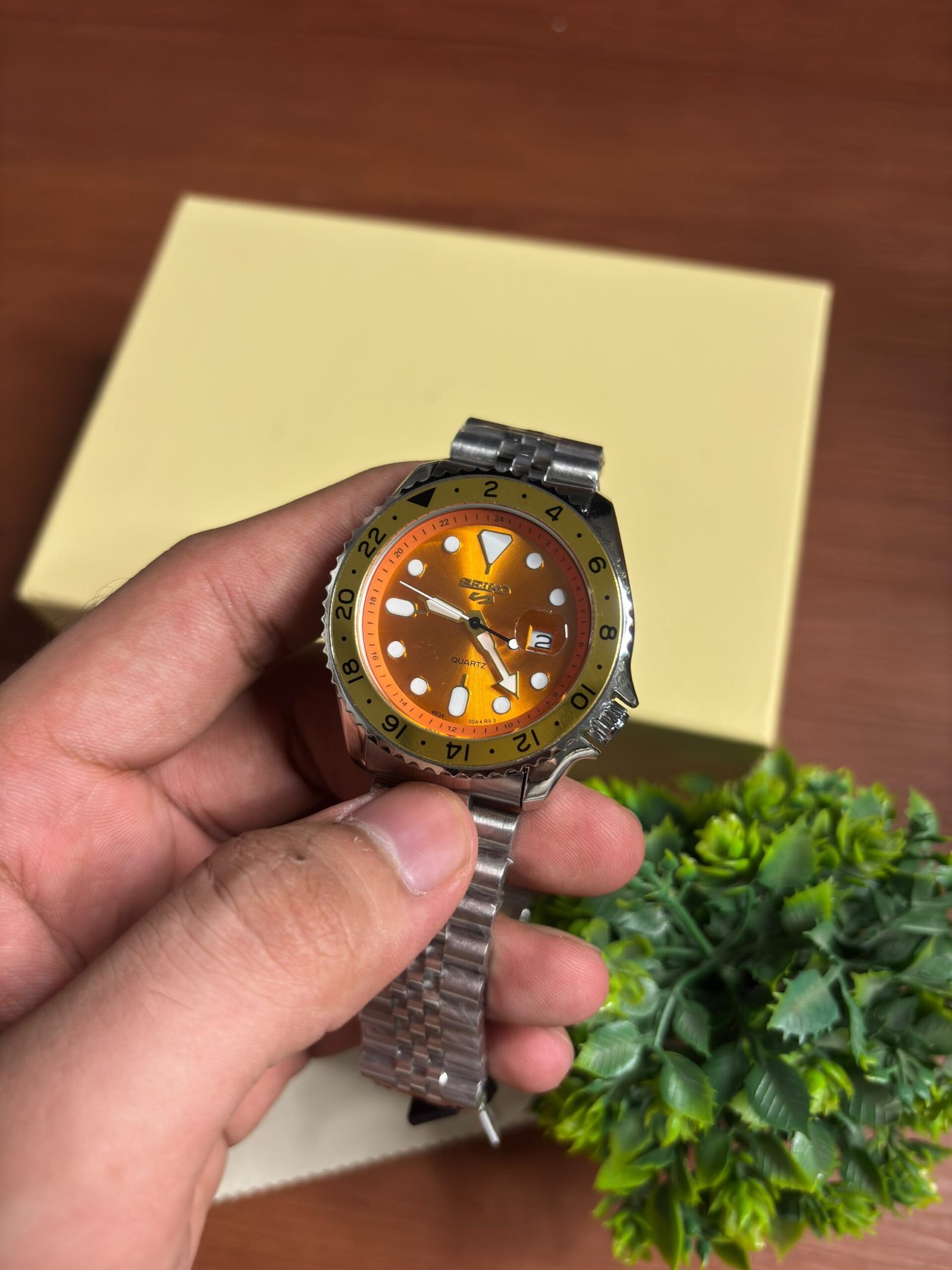 SEIKO GMT MASTER SILVER ORANGE DIAL - Image 2