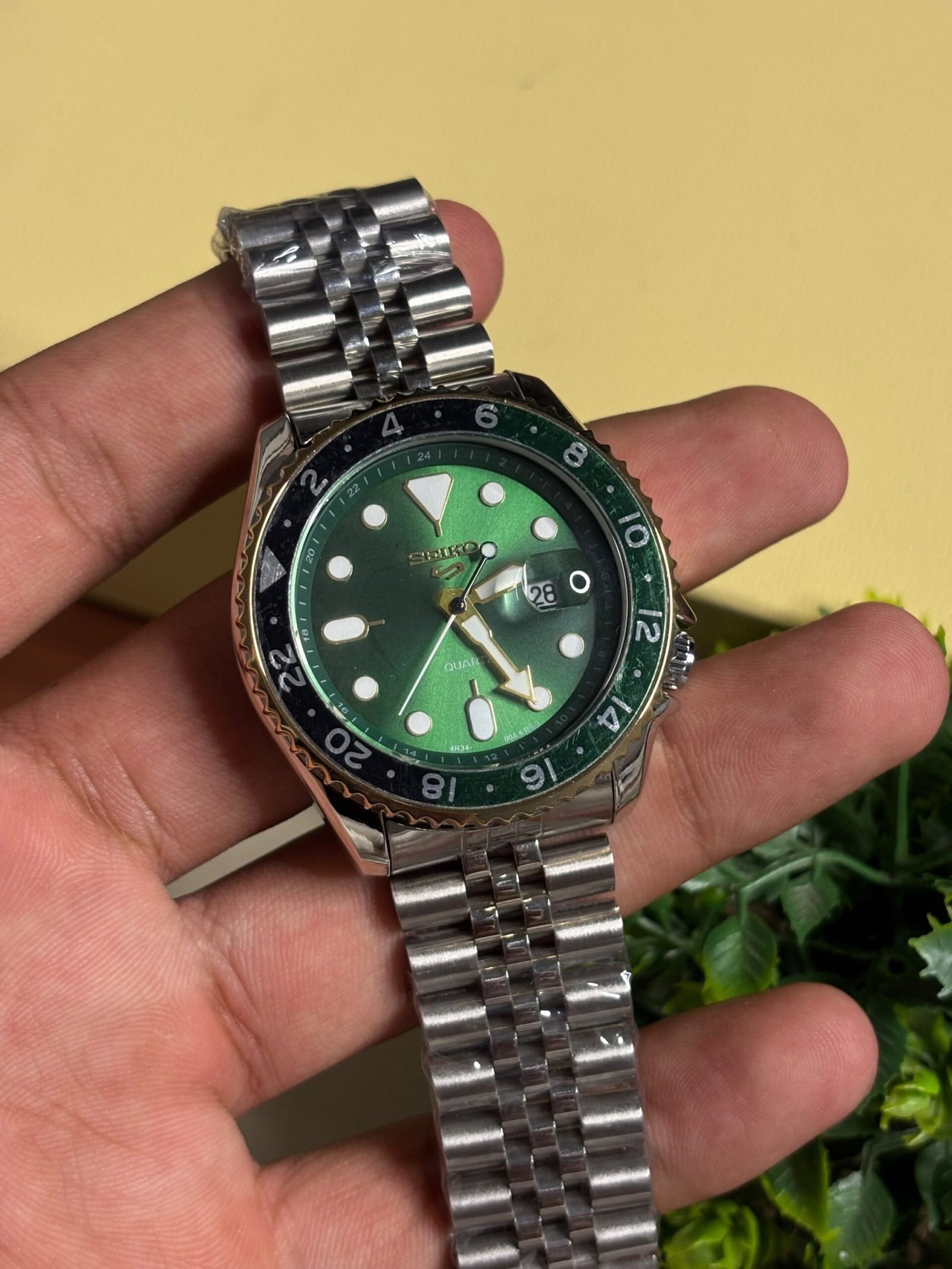 SEIKO GMT MASTER SILVER GREEN DIAL - Image 3