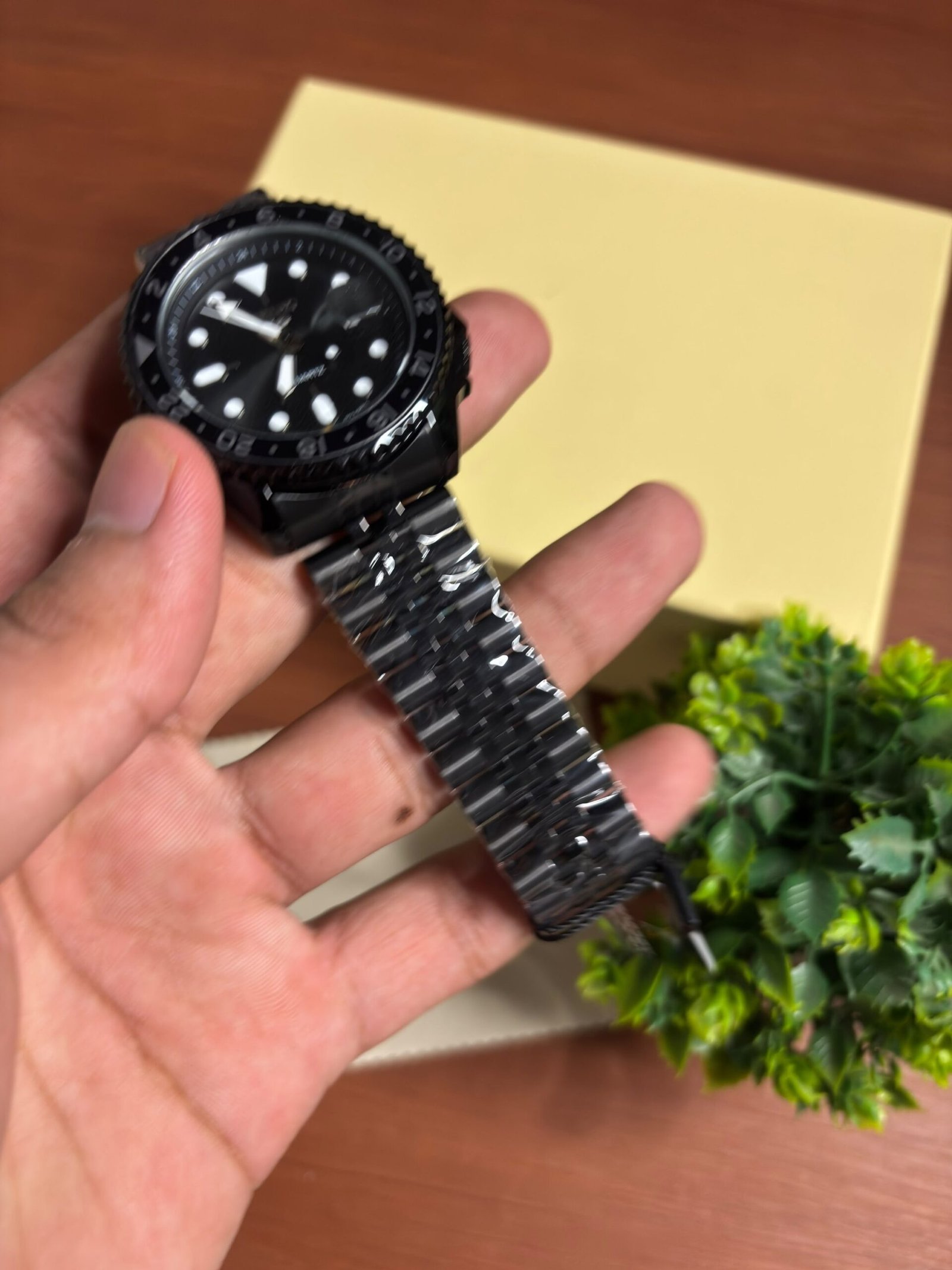 SEIKO GMT MASTER FULL BLACK - Image 3