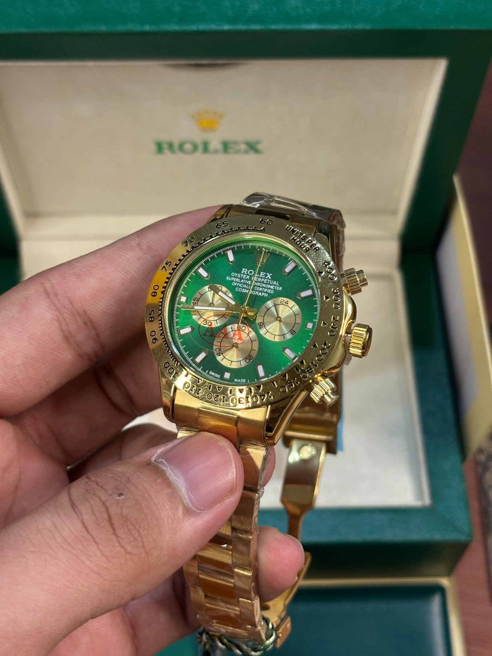 Rolex Daytona Oyster Perpetual Gold Full Green Dial - Image 4