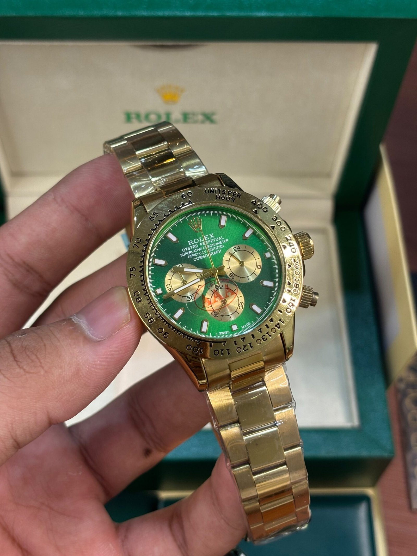 Rolex Daytona Oyster Perpetual Gold Full Green Dial - Image 3